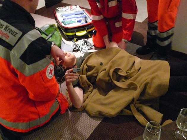 Florian Stöhr wird vom Notarzt betreut